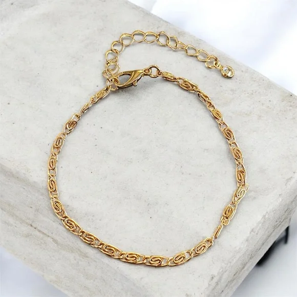 Women’s alloy gold 6.5 inch bracelet with 2 inch extender - Picture 2 of 6